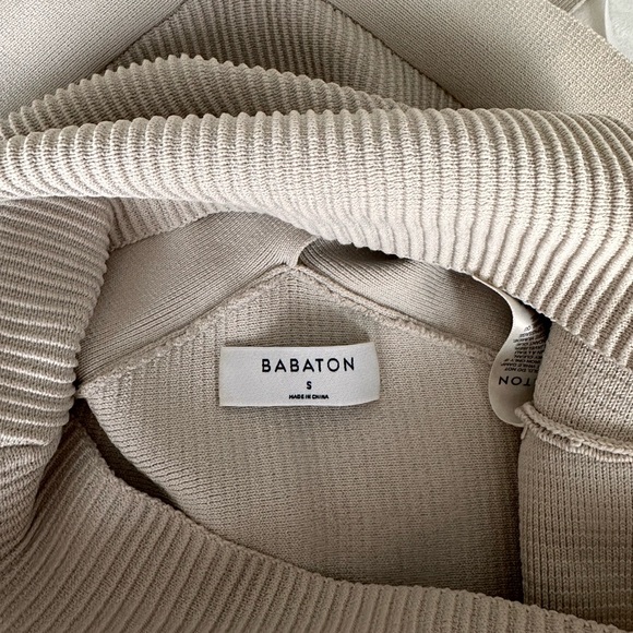 Aritzia Babaton sculpt criss cross tank - Picture 7 of 7